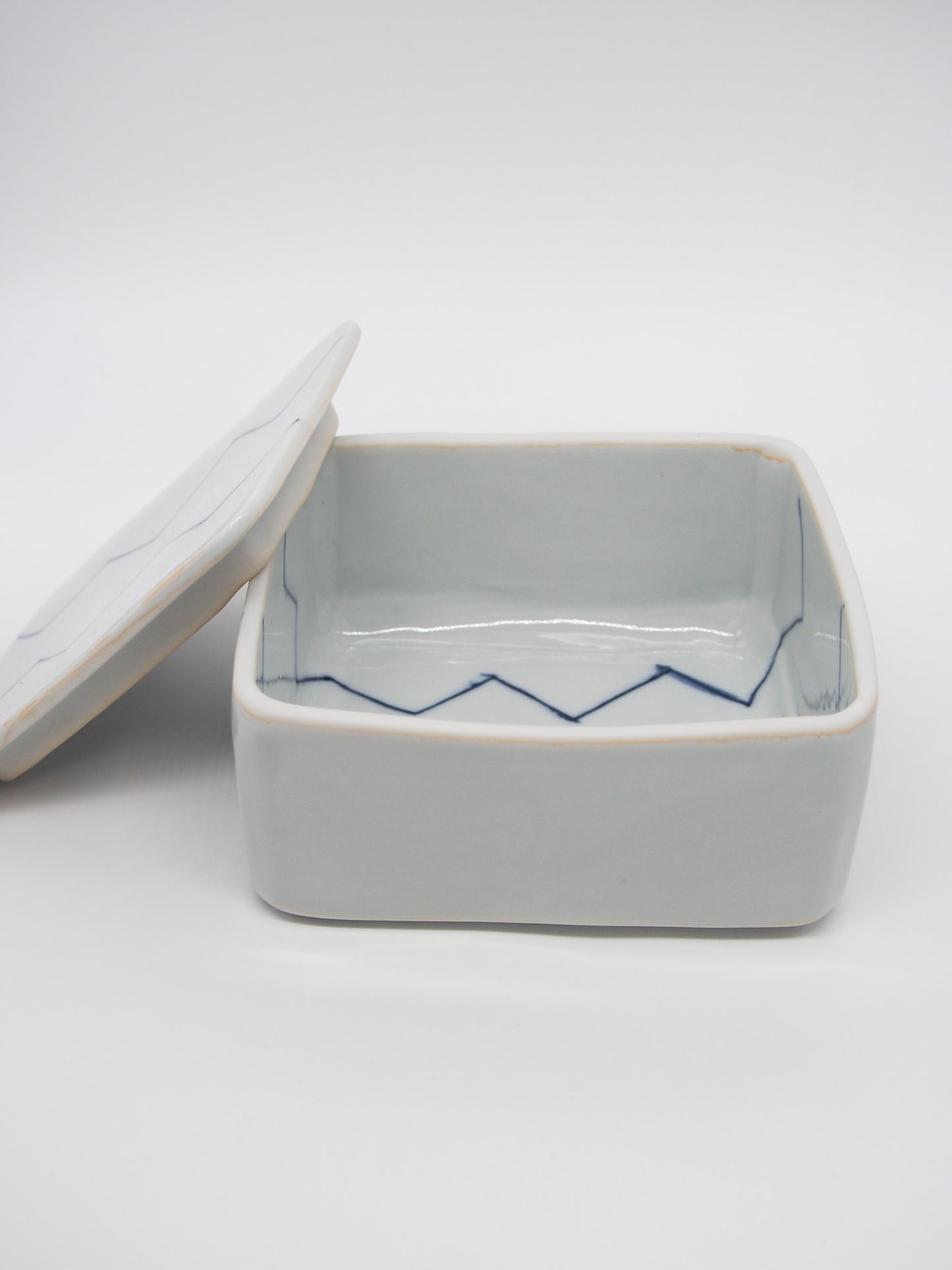 蓋物 中  / ドウガミスミコ